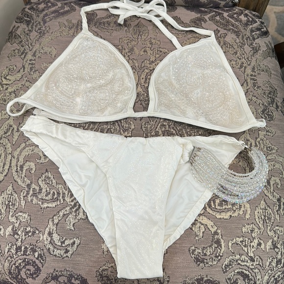Beach Bunny white spell bound size large - Picture 1 of 7